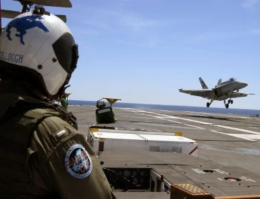 Πιλότος Ναυτικού: Μια ιδιαίτερη δουλειά με ιδιαίτερες απαιτήσεις (βίντεο)